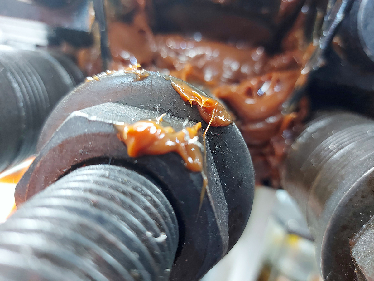 Lubricated Screws